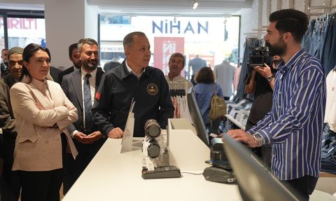 İçişleri Bakanı Yerlikaya Ağrı'da Vatandaşlarla Buluştu