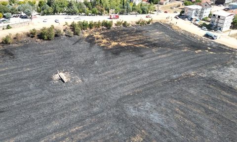 İnegöl'de Evlere Yakın Anız Yangını Kontrol Altına Alındı