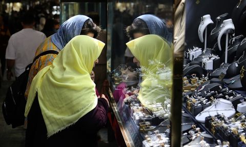 İran'da Döviz ve Altın Kurları Rekor Seviyede