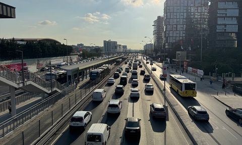 İstanbul Trafik Yoğunluğu Artıyor