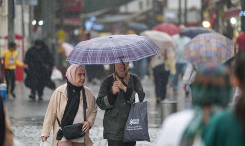 İzmir 121 Gün Aradan Sonra Yağmura Kavuştu