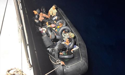 İzmir Açıklarında Düzensiz Göçmen Operasyonu