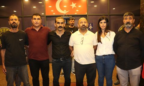 İzmir'de İşçiler Eylemde: Buca ve Karşıyaka Belediyeleri