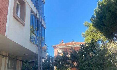 İzmir'de Nakliye Asansöründen Koltuk Düşmesi Sonucu Bir Çocuk Hayatını Kaybetti