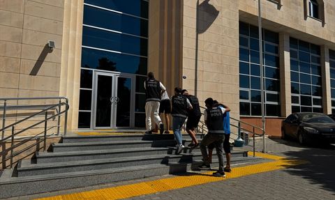 İzmir'de Uyuşturucu Operasyonunda 11 Tutuklama