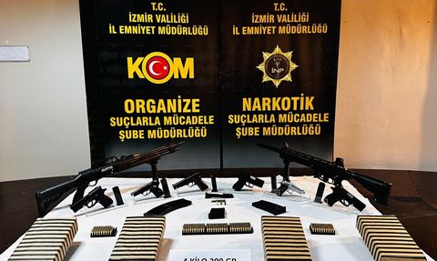 İzmir'de Uyuşturucu ve Silah Kaçakçılığına Operasyon: 7 Zanlı Tutuklandı