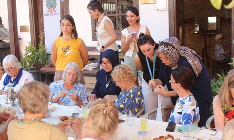 İzmir'de Yöresel İğne Oyası Atölyesi Düzenlendi