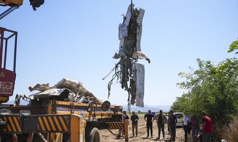 İzmir'deki Eğitim Uçağı Kazasında Hayatını Kaybeden Pilotun Cenazesi Defnedildi