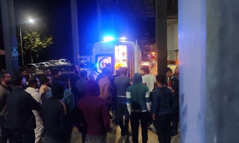 İzmir'deki Trafik Kazasında Bir Kişi Hayatını Kaybetti, 8 Kişi Yaralandı