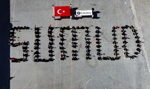 İzmirli Öğrencilerden Küresel Sumud Filosu'na Destek Gösterisi