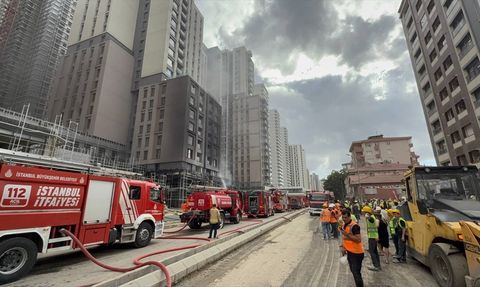 Kadıköy'de İnşaat Halindeki Binada Yangın Çıktı