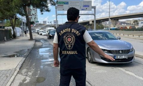 Kadıköy'de Okul Çevresinde Denetim: 2 Şüpheli Gözaltında