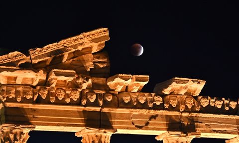 Kanlı Ay tutulması Antalya Side'de Görücüye Çıktı