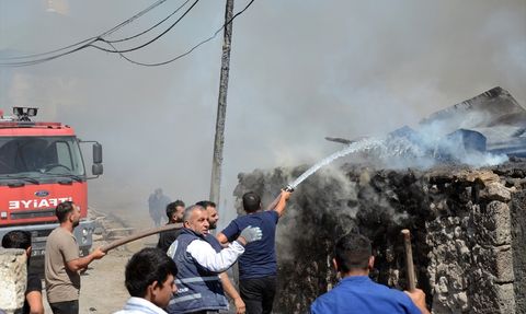 Kars'ta Yangın Felaketi: İki Ev ve İki Samanlık Kullanılamaz Hale Geldi
