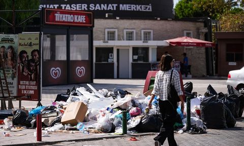 Karşıyaka'da Çöp Sorunu Kendini Gösteriyor