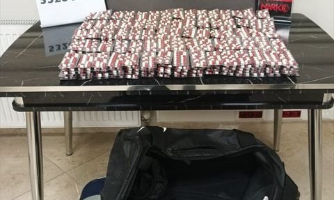 Kastamonu'da Uyuşturucu Operasyonu: 5 Bin 326 Sentetik Ecza Hapı Ele Geçirildi