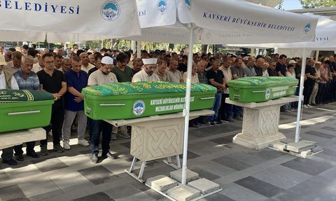 Kayseri'de Bıçaklı Kavgada Ölen Taksi Şoförünün Cenazesi Defnedildi