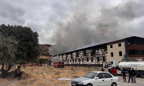Kayseri'de Mobilya Fabrikasında Yangın!