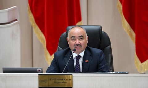 Kırgızistan Meclisi Kendi Kendini Feshetmek İçin İmza Topluyor