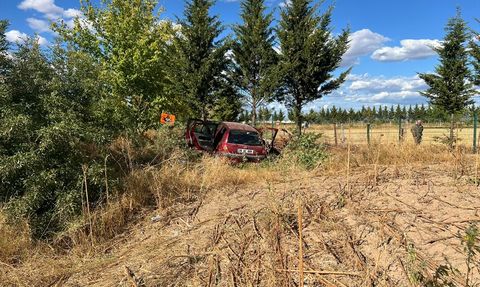 Kırklareli'nde Tarlaya Devrilen Otomobilde 4 Yaralı