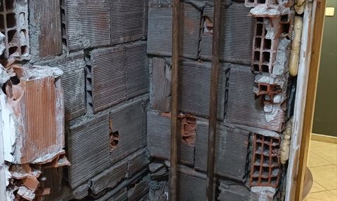 Kocaeli'de Havalandırma Boşluğuna Düşen Kişi Kurtarıldı