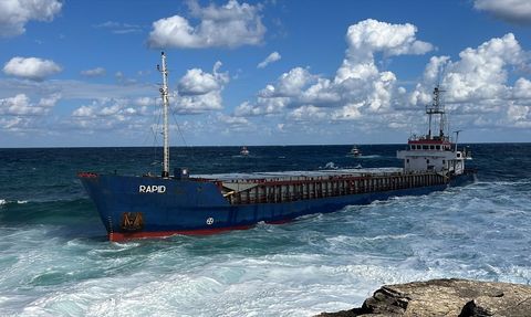 Kocaeli'de Kuru Yük Gemisi Karaya Oturdu