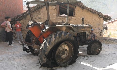 Kütahya'da Yangın Felaketi: 3 Ev Küle Döndü