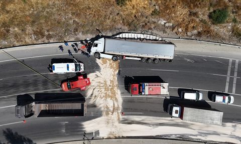 Malatya'da Tır Kazası: Ambulans Helikopter Tıbbi Yardım İçin Havalandı