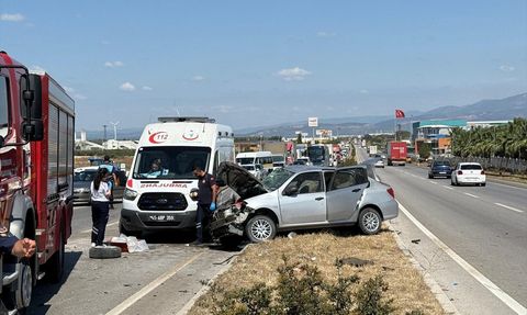 Manisa'da Zincirleme Trafik Kazası: 1 Ölü, 4 Yaralı