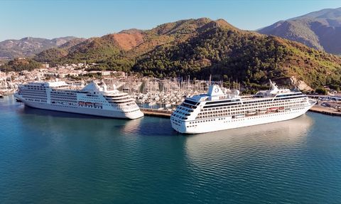 Marmaris'e İki Yeni Kruvaziyer ile Turist Akını