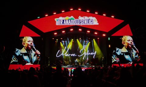 Merve Özbey, Bitlis'te Anlamlı Bir Konser Verdi