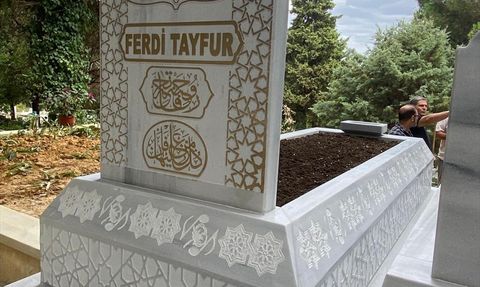 MHP Lideri Bahçeli, Ferdi Tayfur'un Kabri İçin Anlamlı Bir Adım Attı