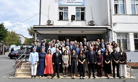 Milli Eğitim Bakanı Tekin, Atatürk İlkokulu Öğrencilerini Ziyaret Etti
