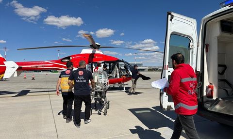 Muş'ta Asfiksi Tanısı Konulan Bebek Helikopterle Van'a Ulaştırıldı