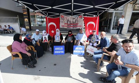 Muş'ta Evlat Nöbeti Sürüyor