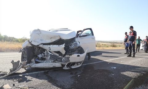 Nevşehir'de Otomobil ve Hafif Ticari Araç Çarpıştı: 14 Yaralı