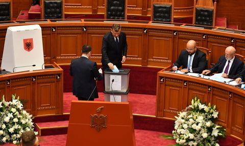 Niko Peleshi Arnavutluk Meclis Başkanı Oldu