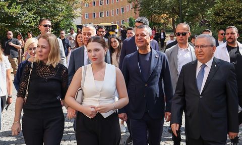 Özgür Özel, Ferdi Zeyrek'in Kızı Nehir'in Üniversite Kaydını Yaptırdı