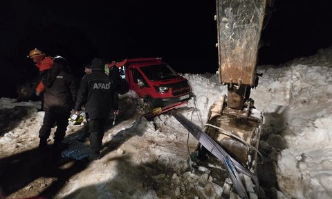 Rize'de Çığ Felaketi: 15 Kişi Kurtarıldı