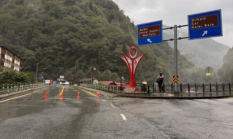 Rize'de Sağanak Yağışlar Dereleri Taşırdı