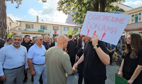 Sakarya'da Öğretmen Darbedildi: Veli ve Arkadaşı Gözaltında