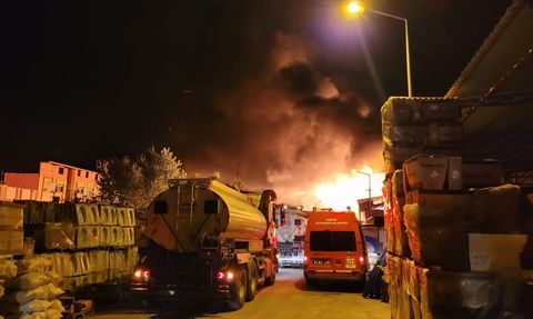 Samsun'da Kereste Fabrikasında Yangın Çıktı