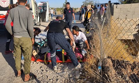 Şanlıurfa'da Tarım İşçilerini Taşıyan Minibüs Devrildi: 19 Yaralı