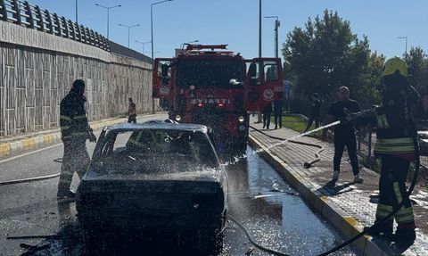 Sivas'ta Araç Yangını: Sürücü Yaralandı