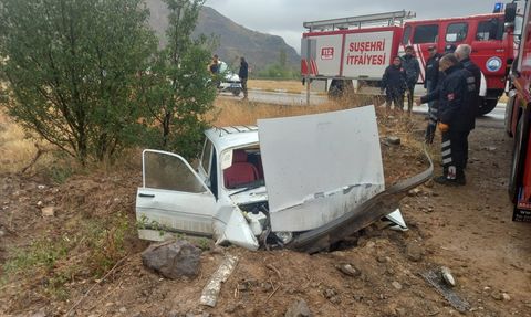 Sivas'ta Devrilen Otomobil Kazası: 2 Yaralı