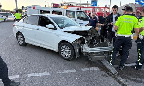 Sivas'ta Minibüs Ve Otomobil Çarpıştı: 15 Yaralı