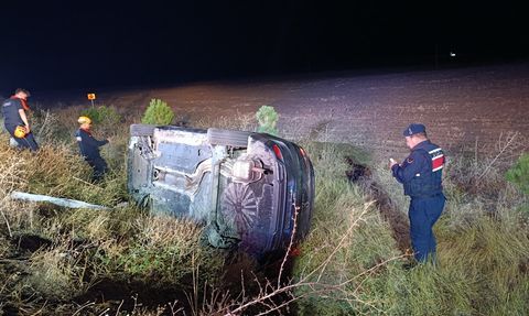 Sivas'ta Şarampole Devrilen Araçta 5 Yaralı