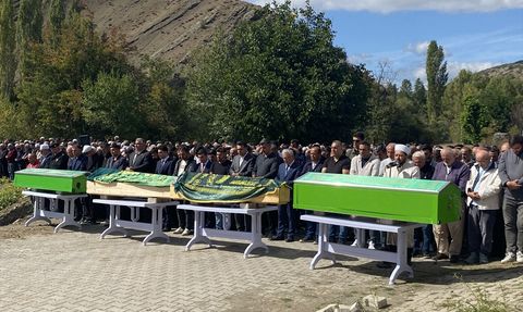 Sivas'taki Trafik Kazasında Hayatını Kaybedenlerin Cenazesi Defnedildi