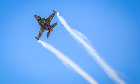 Sivrihisar Hava Gösterileri'nde SOLOTÜRK Uçuşu