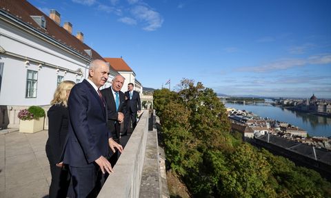 TBMM Başkanı Kurtulmuş, Macaristan'da Cumhurbaşkanı Sulyok ile Görüştü